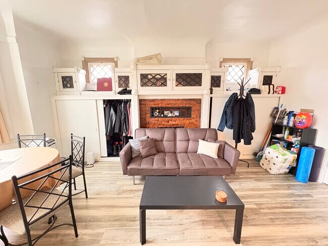 Foto del edificio - 5718 Ellsworth Ave