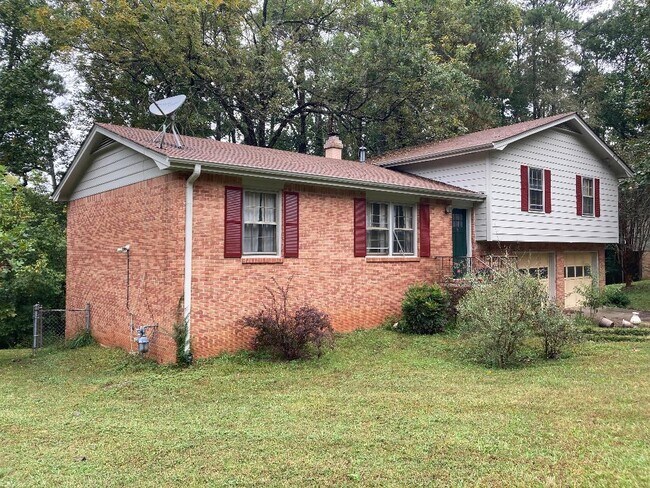 Foto del edificio - 608 Rae Dr SW