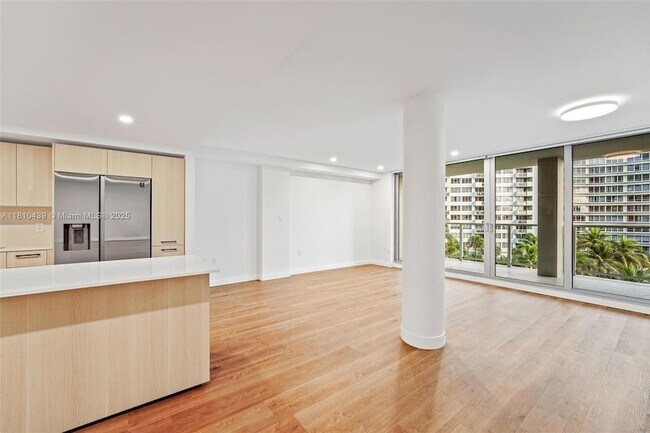 Building Photo - 1500 Bay Rd