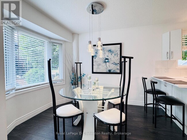 Building Photo - 160 Morpeth St