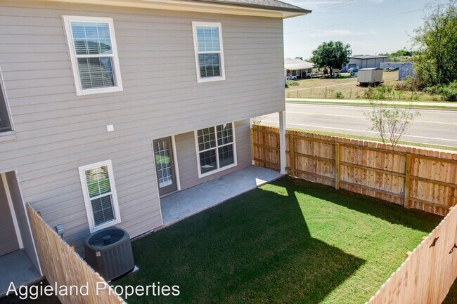 Building Photo - 3 br, 3.5 bath House - 2833 Papa Bear