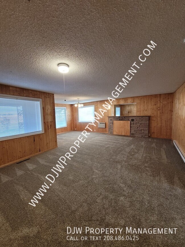 Foto del edificio - 16425 Farmway Rd
