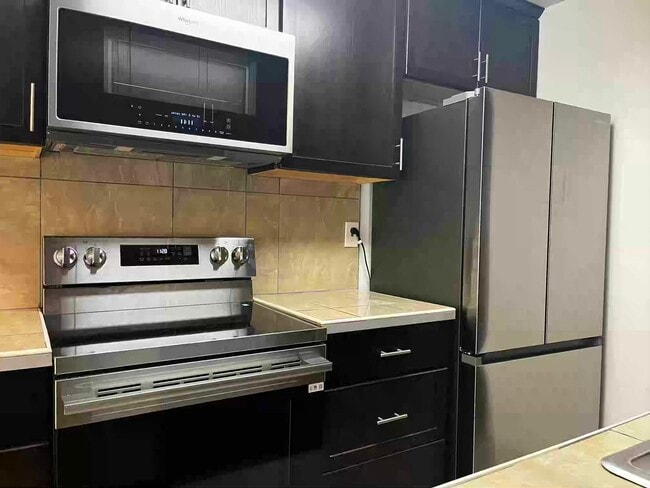 Foto del edificio - 2454 W Bayshore Rd