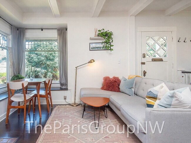 Foto del edificio - Remarkably Remodeled Queen Anne Home w/Air Conditioning!