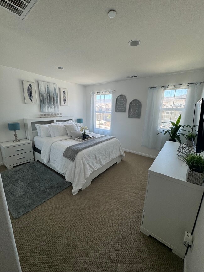 Fully furnished Bedroom for rent - 2727 Goldenrain St
