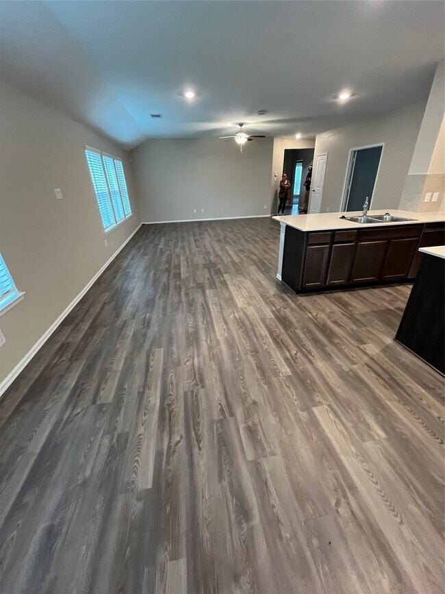 Foto del edificio - 19024 Pinewood Grove Trl