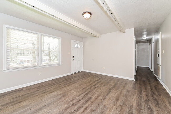 Building Photo - 105 Hidden Pines Dr