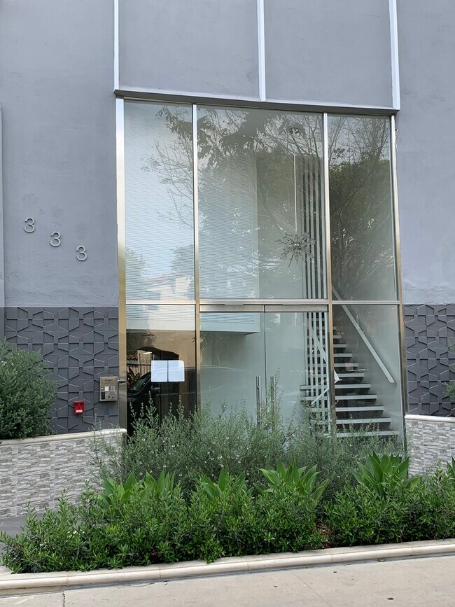 Foto del edificio - 333 S Reeves Dr