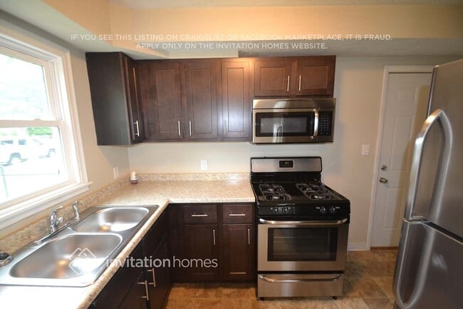 Building Photo - 4016 5th Ave S