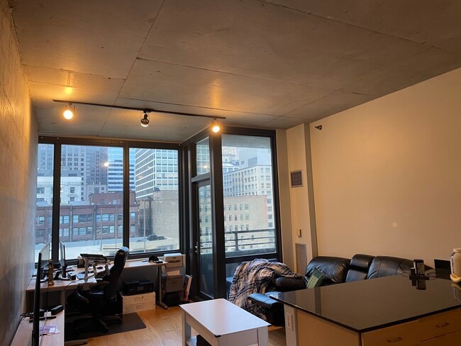 Building Photo - 235 W Van Buren St