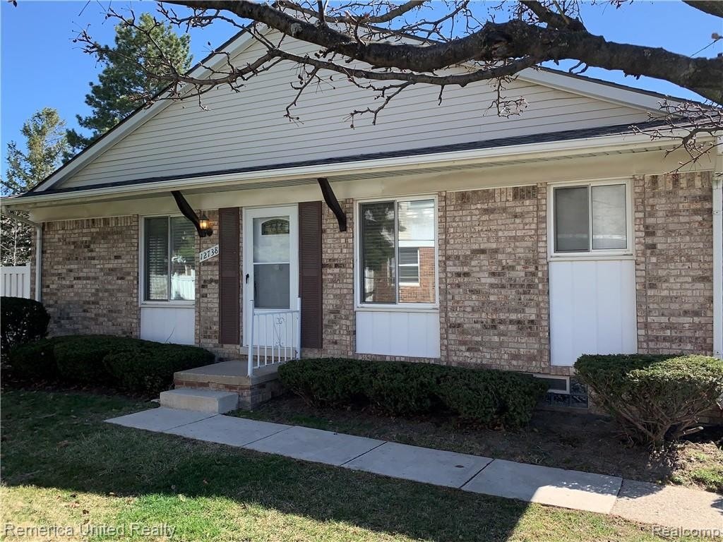 12738 Elaine Dr, Southgate, MI 48195 Condo for Rent in Southgate, MI