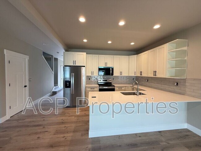 Building Photo - 2205 DeJong Dr