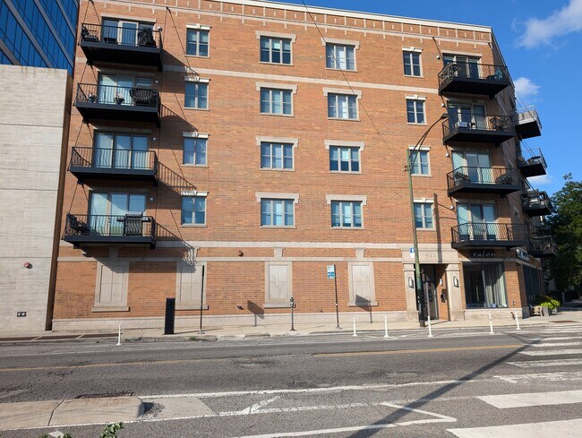 Foto del edificio - 544 N Milwaukee Ave