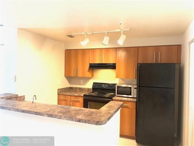 Foto del edificio - 5820 W Sample Rd