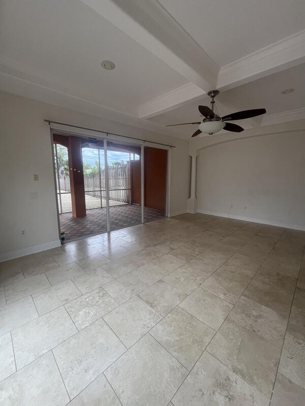 Building Photo - 2119 Montclair Dr
