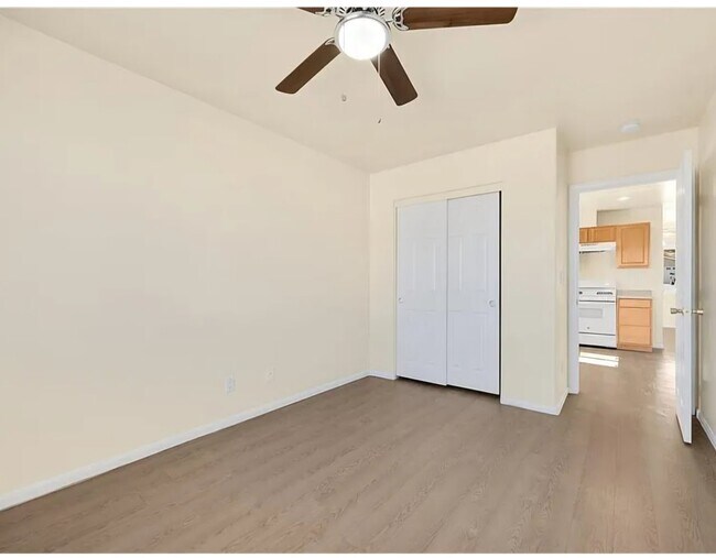 Foto del edificio - 6673 Split Rock Ave