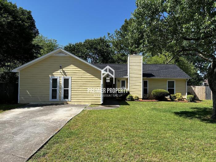 Primary Photo - 154 Lewis Ln- Available Now!
