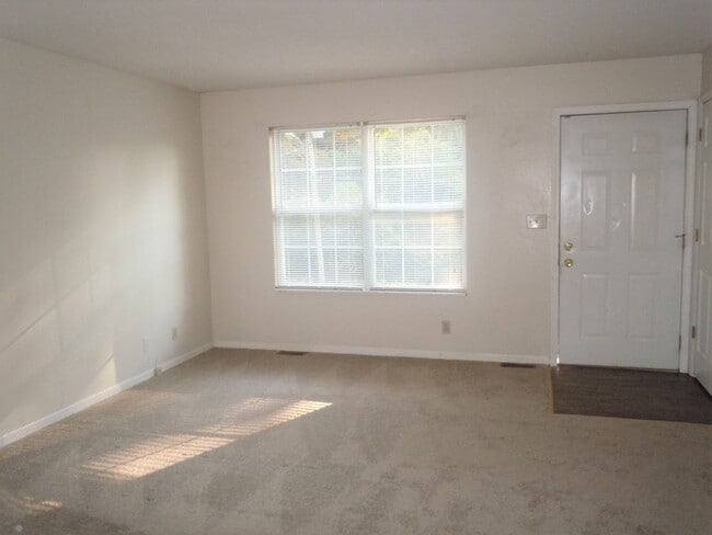 Building Photo - Two Bedroom Duplex with Modern Kitchen, 1 1/2 Baths and Garage!