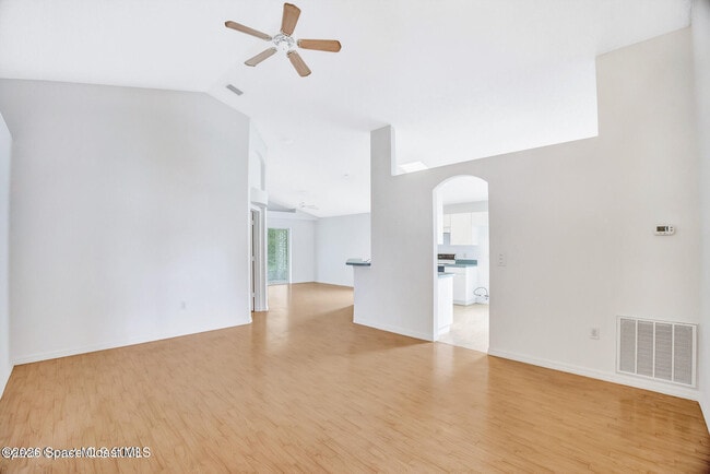 Building Photo - 958 Pine Creek Cir NE