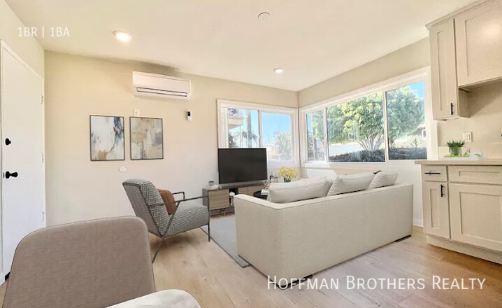 Foto principal - 3740 Westwood Blvd Los Angeles, CA 90034