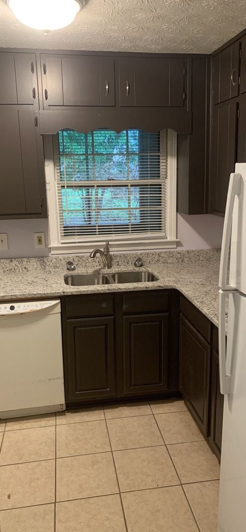 Foto del edificio - READY NOW! Beautiful townhome! 2 bedroom 2.5 bathroom in Snellville