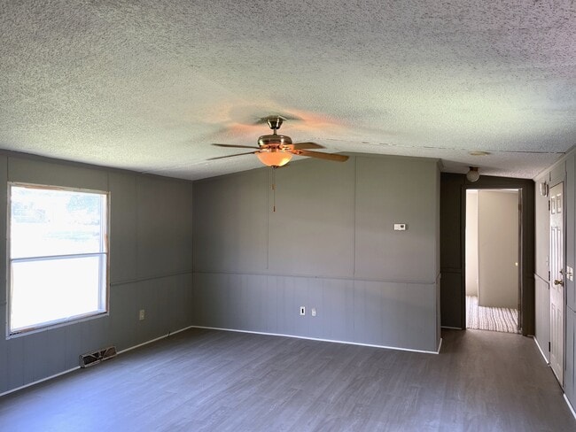Building Photo - 225 Hillsdale Estates Ln