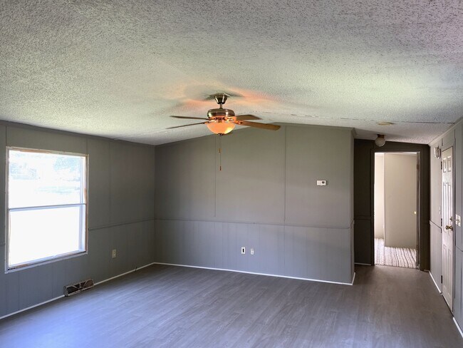 Foto del edificio - 225 Hillsdale Estates Ln