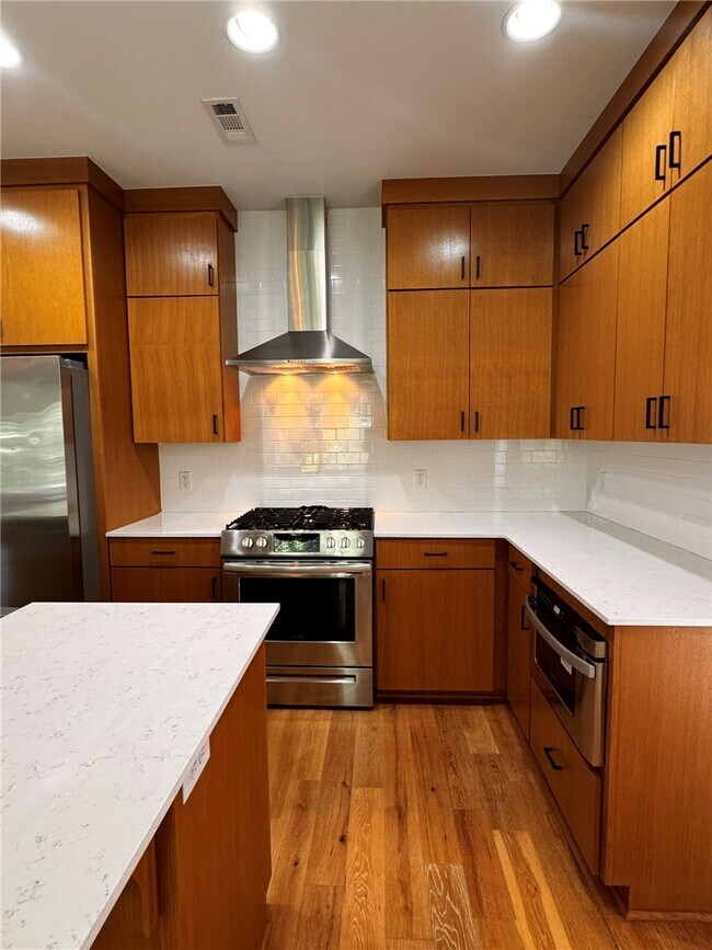 Foto del edificio - 2375 E Amherst Aly
