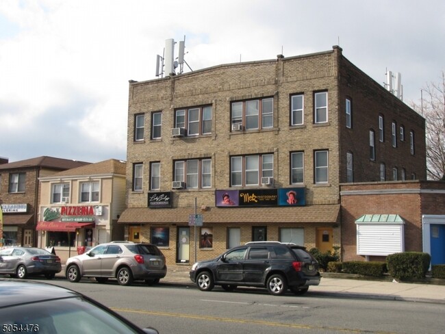 Building Photo - 549 Washington Ave