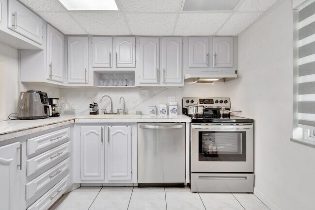 Foto del edificio - 14721 Bonaire Blvd