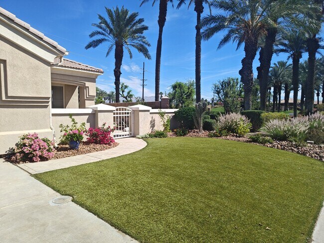 Foto del edificio - 44010 Royal Troon Dr