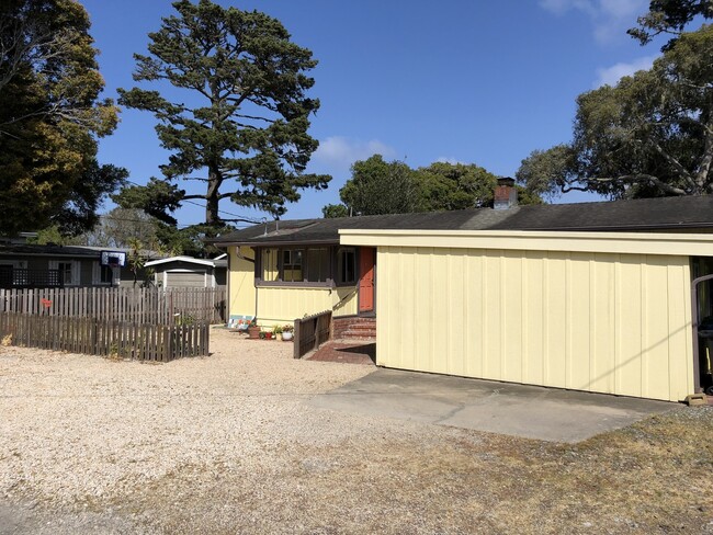 Foto del edificio - Adorable Two Bedroom in Pacific Grove!