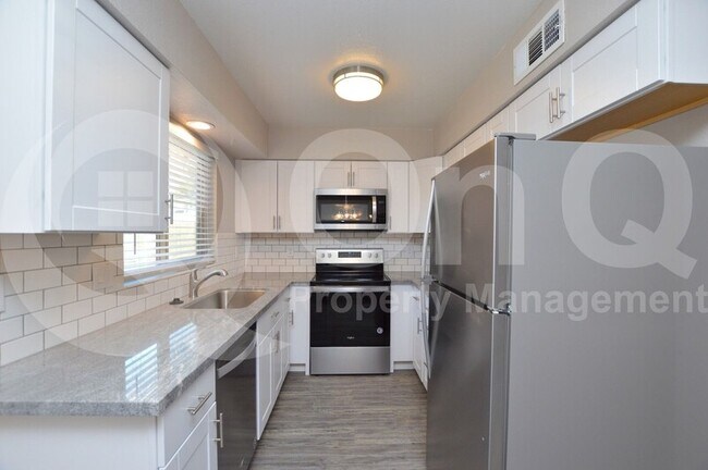 Foto del edificio - 785 N Arrowhead Dr