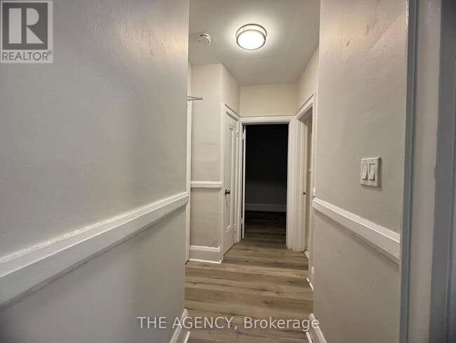 Building Photo - 846-846 Broadview Ave
