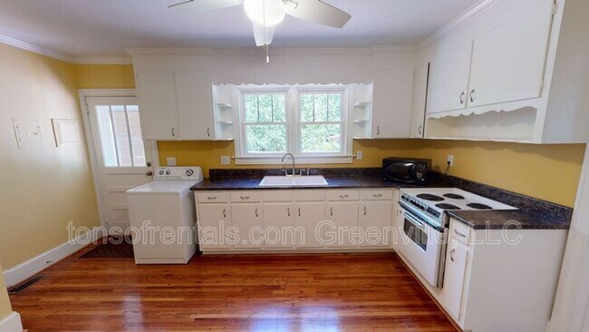 Foto del edificio - 214 Waddell Rd