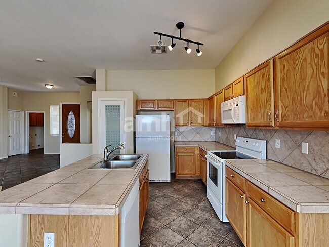 Building Photo - 15843 N 135th Dr