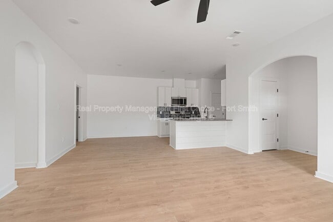 Building Photo - 8900 Cambria Cir