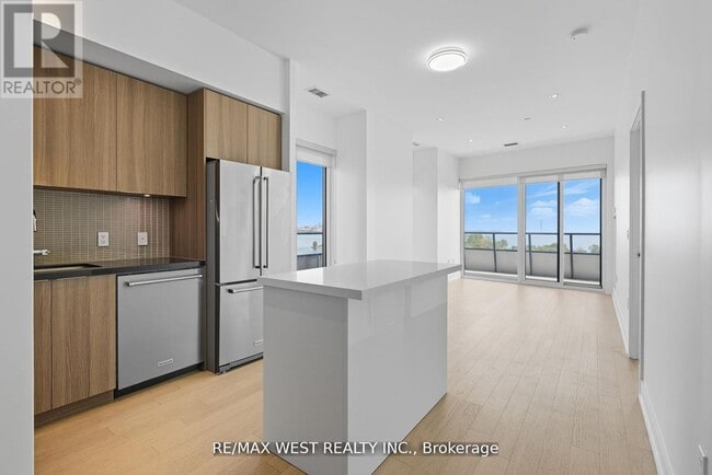 Building Photo - 20 Shore Breeze Dr