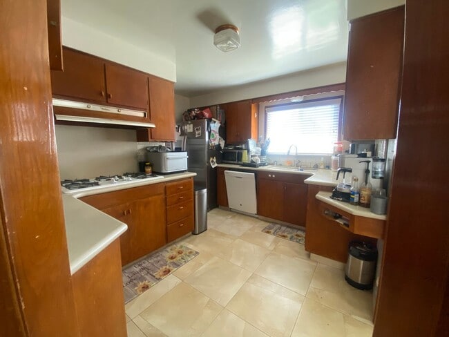 Building Photo - Pool Home in Orange for Lease