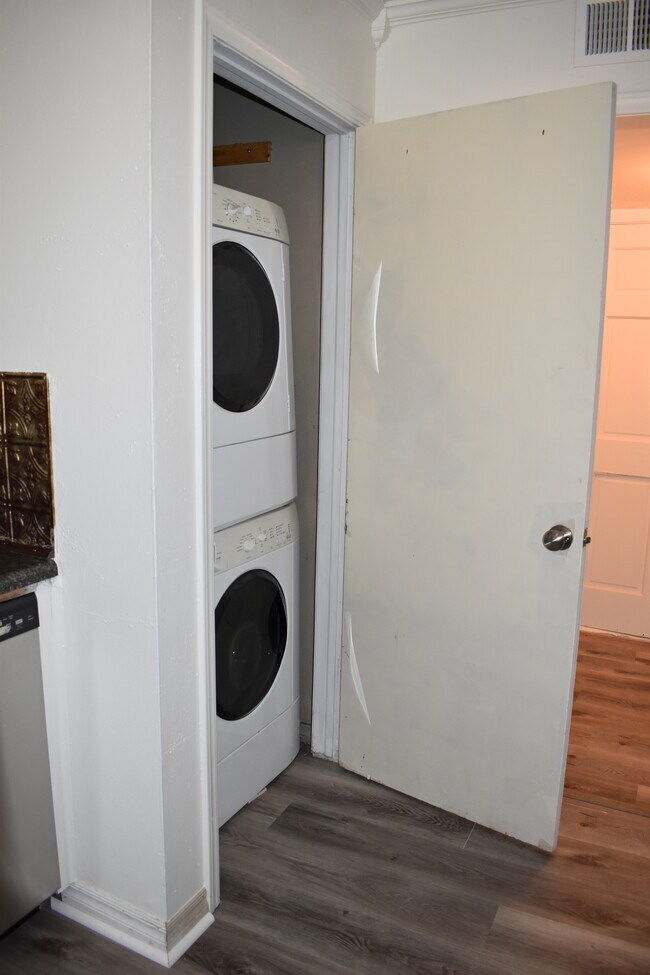 Foto del edificio - 1717 E Lindsey St