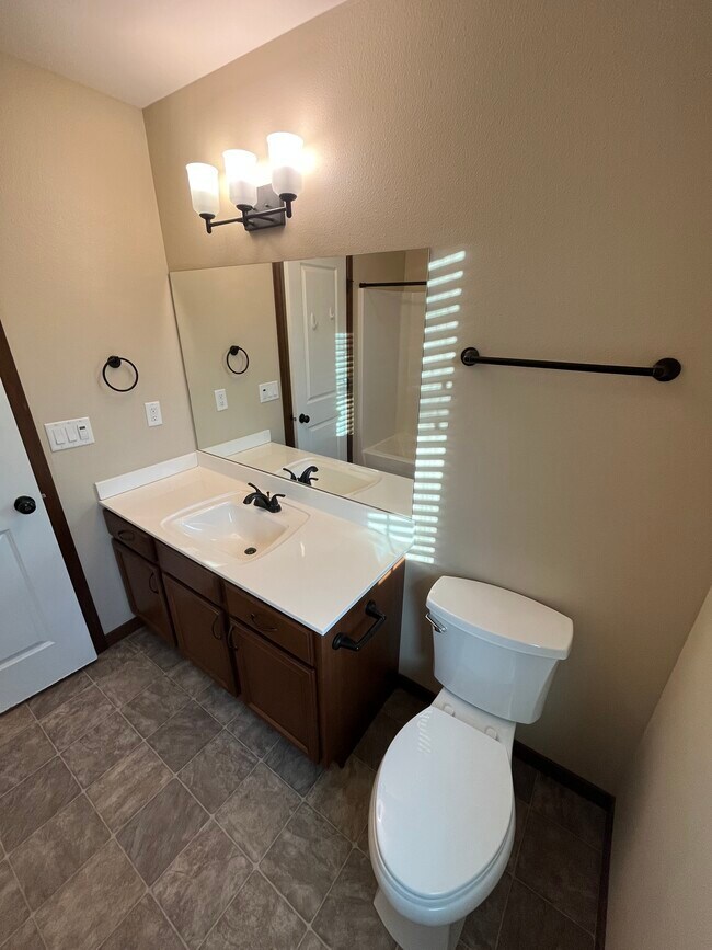 Foto del edificio - 55 Jaro Wy