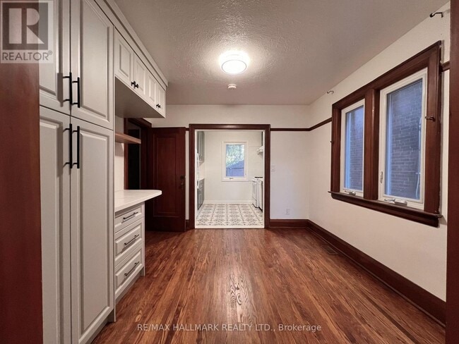 Building Photo - 524 Eglinton Ave E