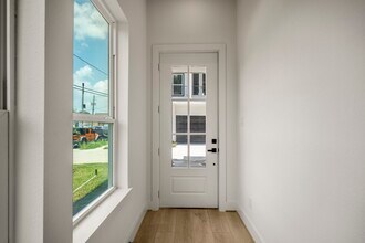 Building Photo - 1224 E 23rd St