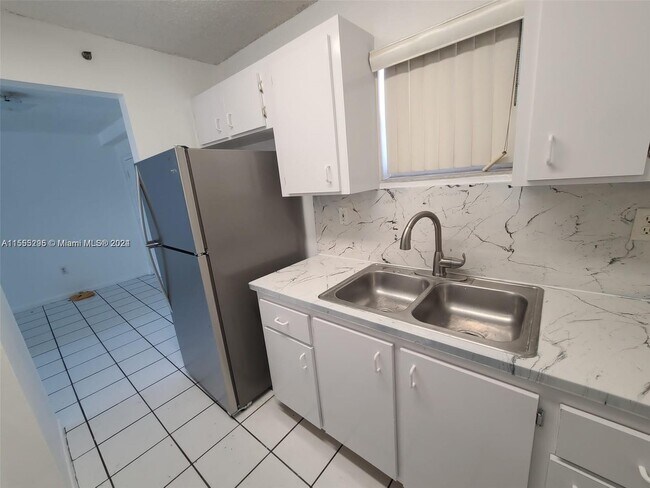 Foto del edificio - 600 NW 32nd Pl