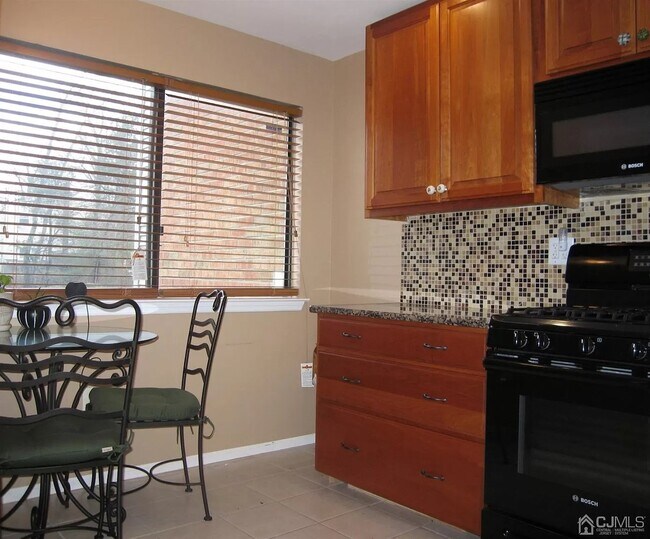 Building Photo - 3709 Birchwood Ct
