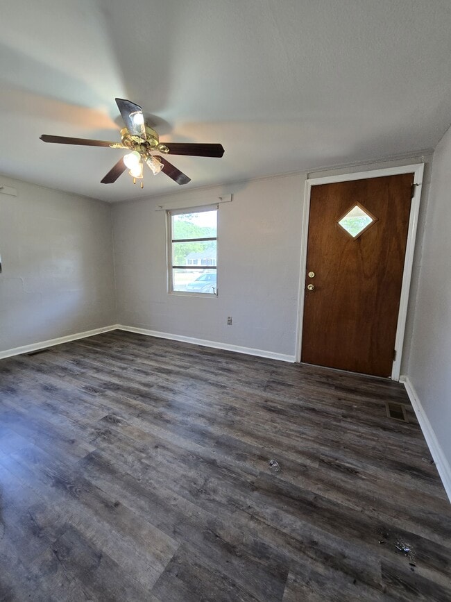 Foto del edificio - 305 Blyth Rd