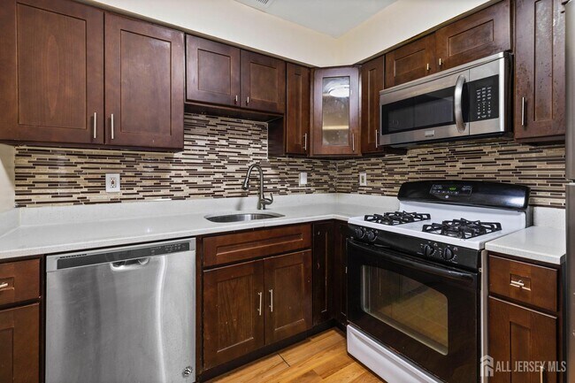 Foto del edificio - 828 Waterford Dr