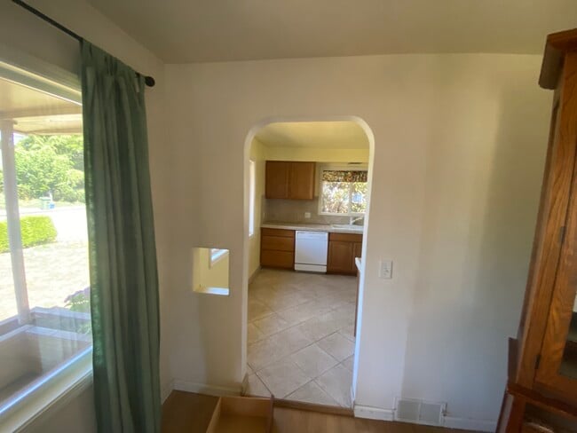 Quaint touches! - 2575 Sheridan Ave