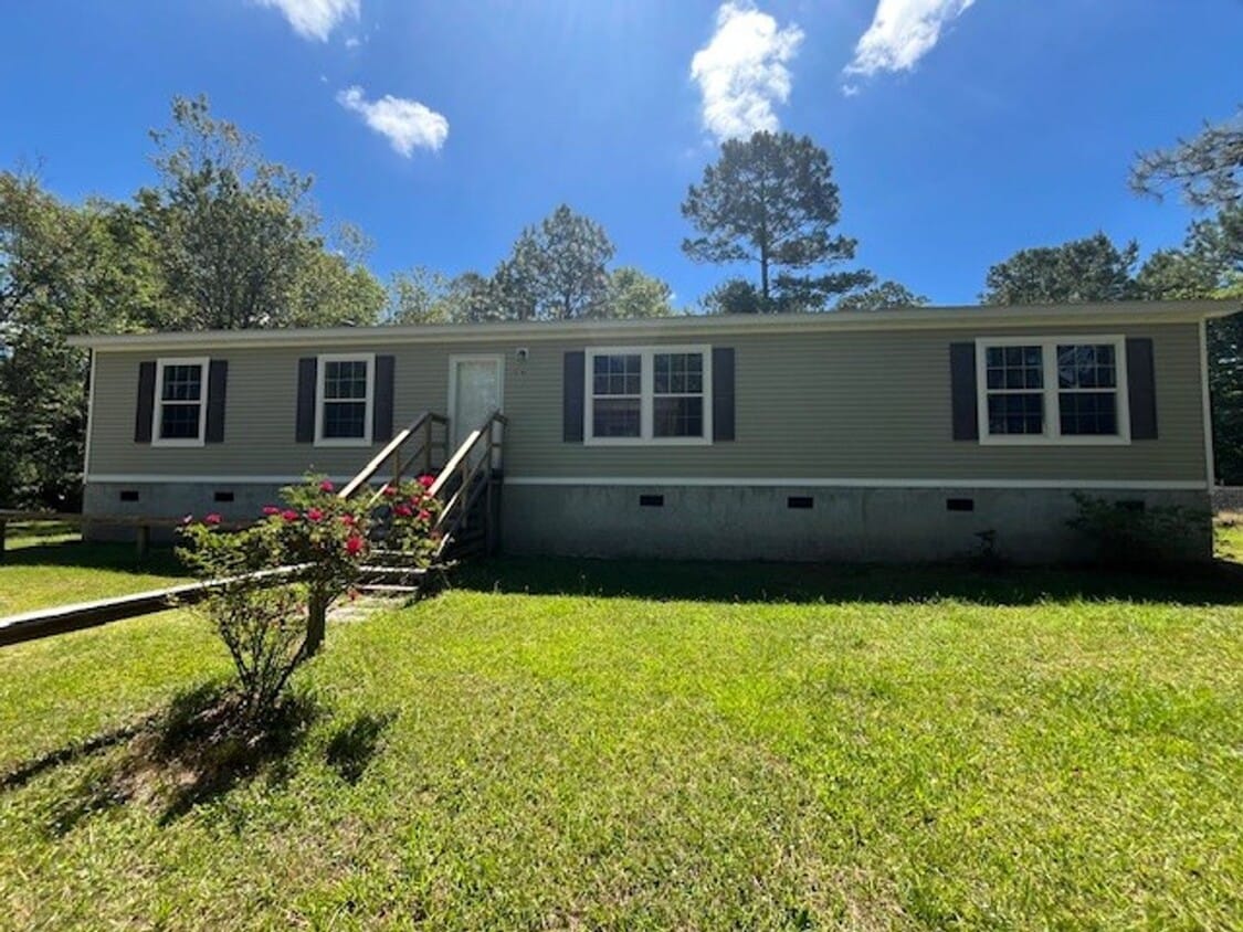 Spacious 3 bedroom 2 bath home in Leland - Spacious 3 bedroom 2 bath home in Leland