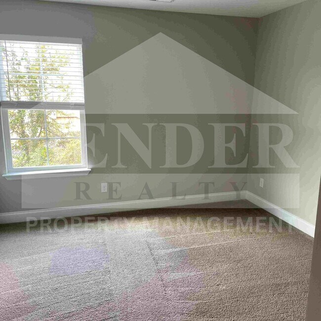 Building Photo - 638 NE Bellingham Dr